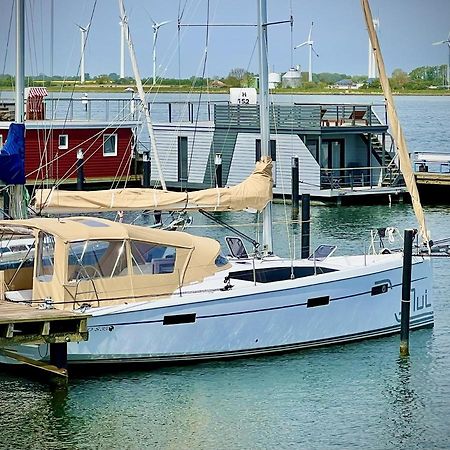 Отель Hausboot Segelyacht Nui Burgtiefe auf Fehmarn Экстерьер фото