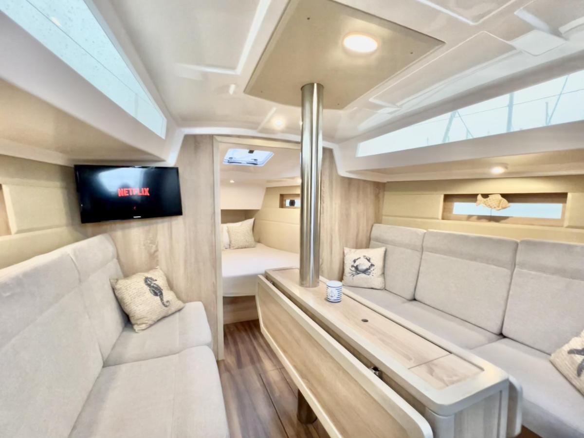 Отель Hausboot Segelyacht Nui Burgtiefe auf Fehmarn Экстерьер фото