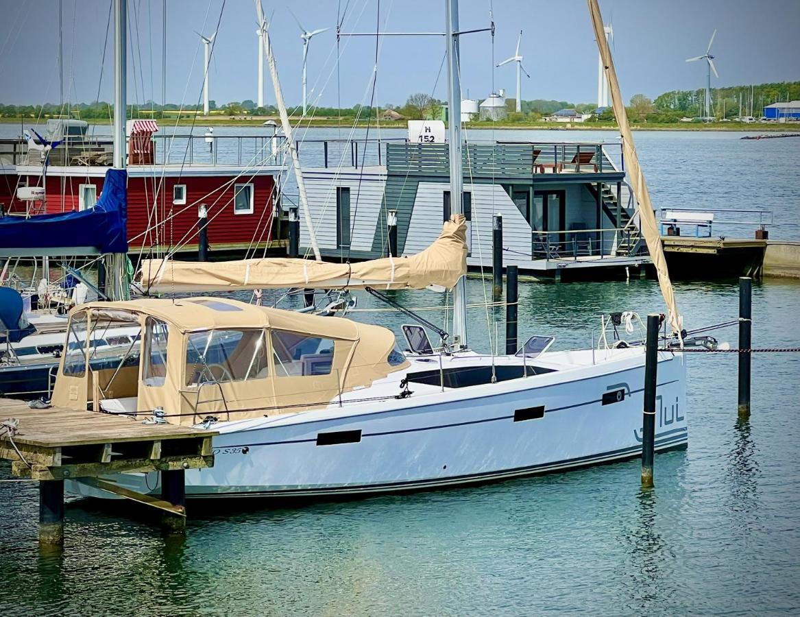 Отель Hausboot Segelyacht Nui Burgtiefe auf Fehmarn Экстерьер фото